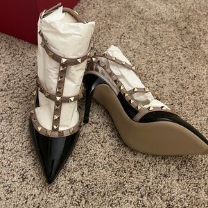 Valentino Garavani heels never used!